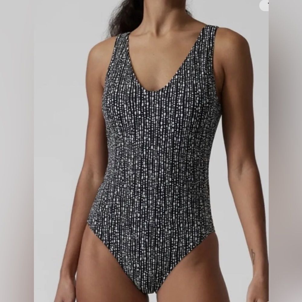 NWT Athleta Seychelles One piece Swimsuit size large.